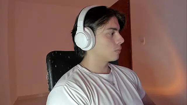 Giordano Russo online show from November 2025 09:58:01 PM