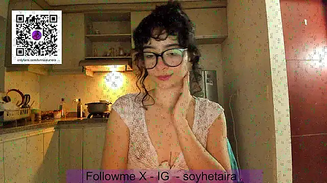 Snapshot of _Lunnaa_ chatting on January 2026 12:47:01 AM Lunnaa online show from January 2026 12:47:01 AM