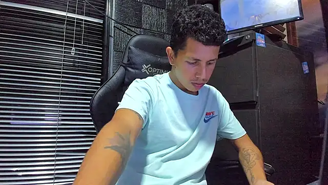 boy bigcock24cm online show from June 2026 11:20:01 PM