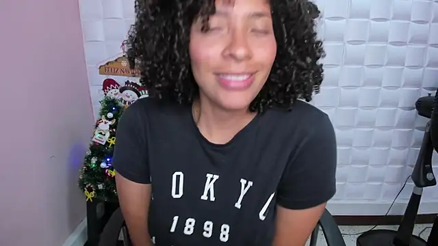 Snapshot of DannaBerry chatting on December 2024 02:38:02 PM DannaBerry online show from December 2024 02:38:02 PM