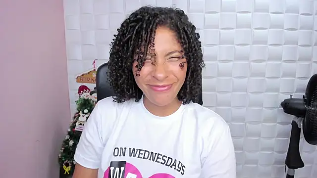 Snapshot of DannaBerry chatting on December 2024 02:22:01 PM DannaBerry online show from December 2024 02:22:01 PM