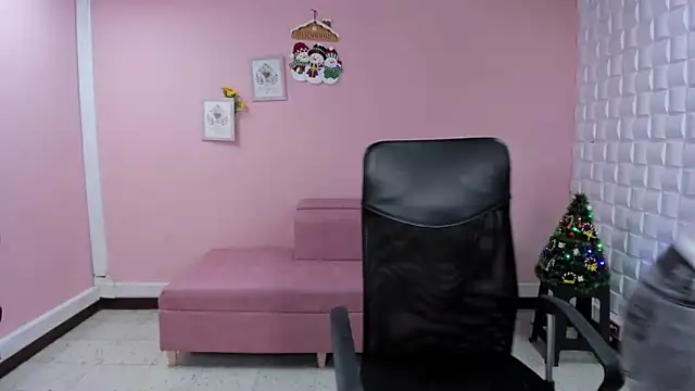 Snapshot of DannaBerry chatting on December 2024 02:17:02 PM DannaBerry online show from December 2024 02:17:02 PM