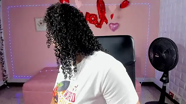 Snapshot of DannaBerry chatting on February 2025 04:07:01 PM DannaBerry online show from February 2025 04:07:01 PM