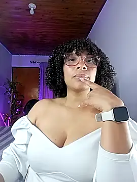 Snapshot of DannaBerry chatting on September 2025 04:12:01 PM DannaBerry online show from September 2025 04:12:01 PM