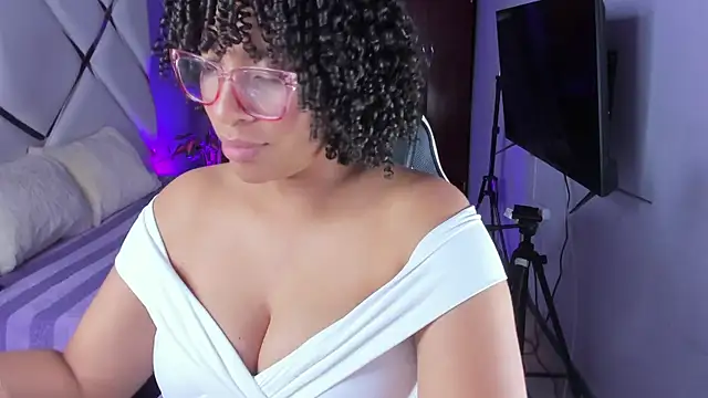 Snapshot of DannaBerry chatting on October 2025 08:15:01 PM DannaBerry online show from October 2025 08:15:01 PM