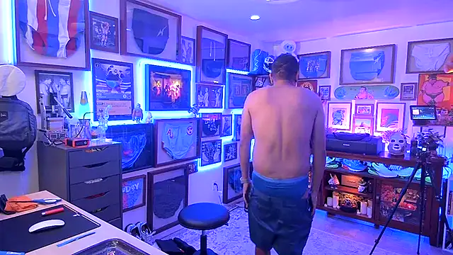 Snapshot of Briefs_bud chatting on December 2025 05:12:02 AM Briefs bud online show from December 2025 05:12:02 AM