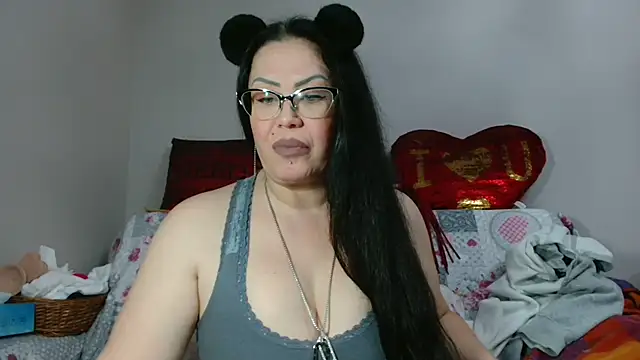x  KHALEESI  x online show from December 2024 10:26:01 PM