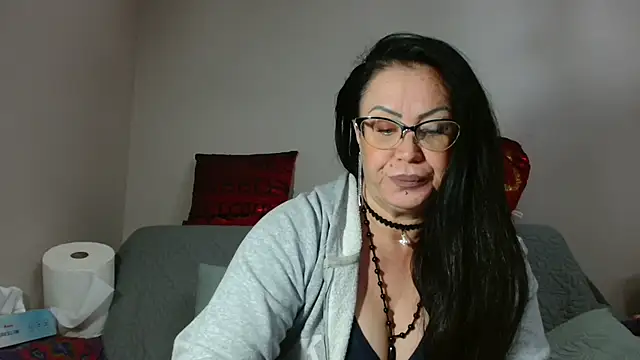 Snapshot of x__KHALEESI__x chatting on October 2025 06:26:01 PM x KHALEESI x online show from October 2025 06:26:01 PM