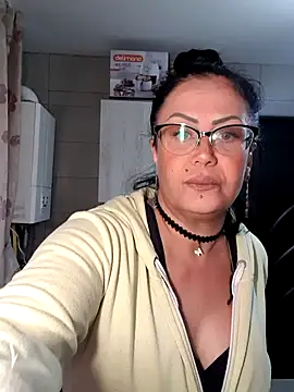 Snapshot of x__KHALEESI__x chatting on October 2025 12:35:02 PM x KHALEESI x online show from October 2025 12:35:02 PM