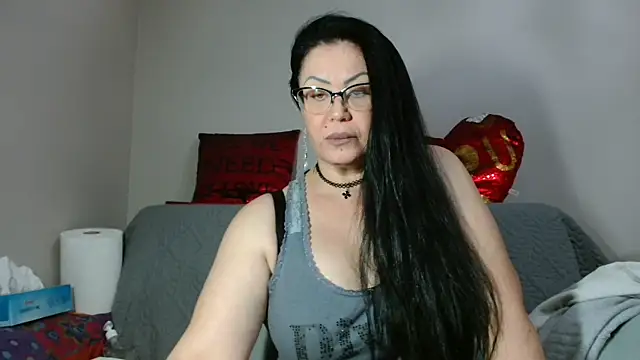 Snapshot of x__KHALEESI__x chatting on October 2025 04:39:01 PM x KHALEESI x online show from October 2025 04:39:01 PM