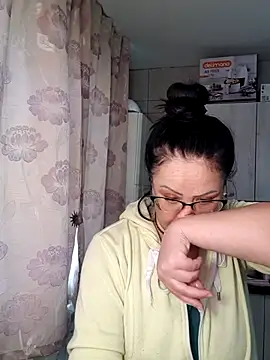 Snapshot of x__KHALEESI__x chatting on November 2025 12:06:01 PM x KHALEESI x online show from November 2025 12:06:01 PM