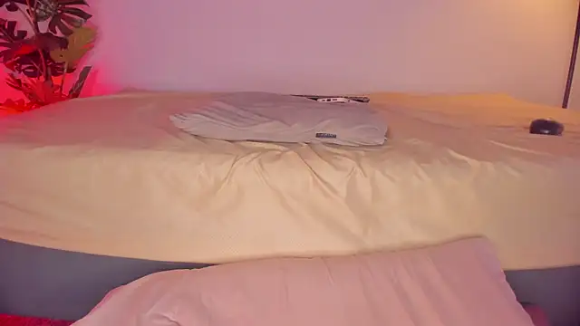 hot booty  online show from April 2026 10:12:02 PM