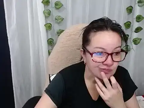 Snapshot of Sonialorens_ chatting on December 2024 12:58:01 PM Sonialorens online show from December 2024 12:58:01 PM