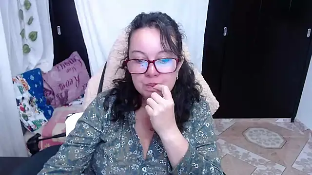Snapshot of Sonialorens_ chatting on December 2024 02:28:01 PM Sonialorens online show from December 2024 02:28:01 PM