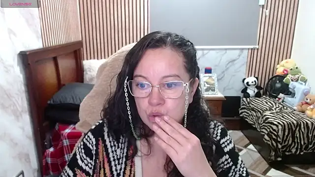 Snapshot of Sonialorens_ chatting on April 2026 08:09:02 PM Sonialorens online show from April 2026 08:09:02 PM
