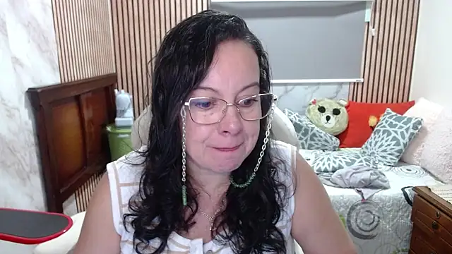 Sonialorens  online show from May 2026 02:55:01 PM