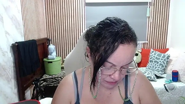 Sonialorens  online show from May 2026 04:04:02 PM
