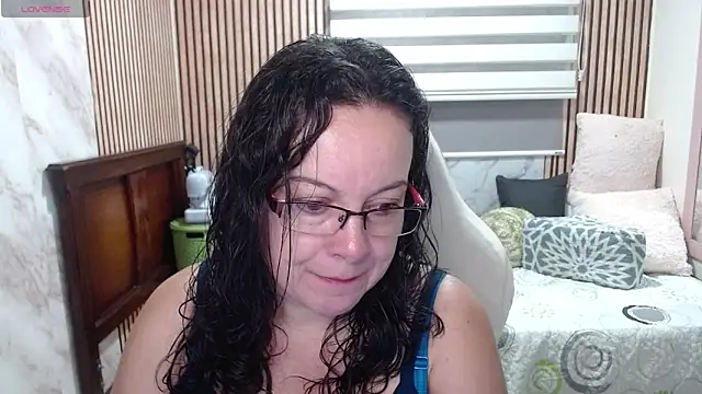 Snapshot of Sonialorens_ chatting on June 2026 01:11:01 PM Sonialorens online show from June 2026 01:11:01 PM