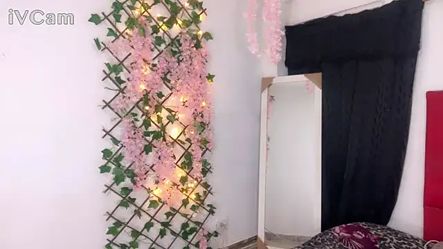 Snapshot of guianushiii_ chatting on December 2024 12:58:01 PM guianushiii online show from December 2024 12:58:01 PM