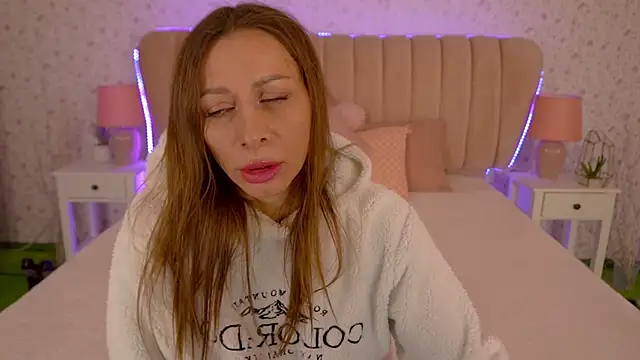 Snapshot of MirandaHobbs chatting on February 2025 11:40:02 AM MirandaHobbs online show from February 2025 11:40:02 AM