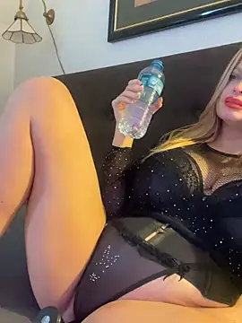 Lisavontease online show from April 2026 02:32:02 PM