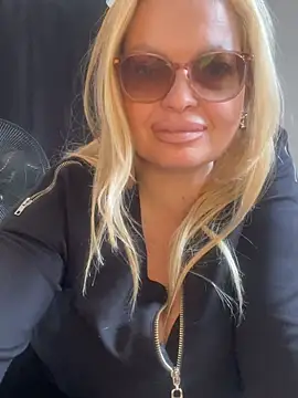 Lisavontease online show from July 2026 12:12:01 PM