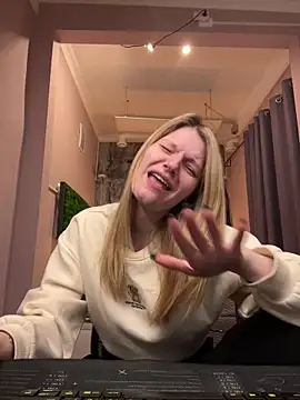 MaryHiggins online show from September 2025 12:32:01 PM