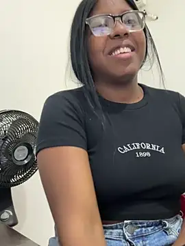 Snapshot of Layla_mayer chatting on October 2025 05:34:02 PM Layla mayer online show from October 2025 05:34:02 PM