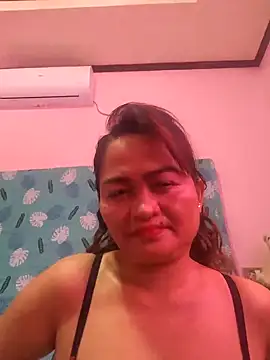 Snapshot of hotmommm4you chatting on October 2025 06:22:02 AM hotmommm4you online show from October 2025 06:22:02 AM