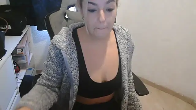 Snapshot of bekka__ chatting on December 2025 10:31:01 AM bekka online show from December 2025 10:31:01 AM