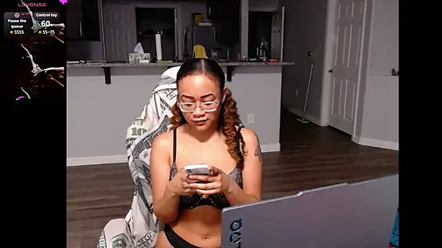 RylHoneyy online show from June 2026 02:46:01 AM