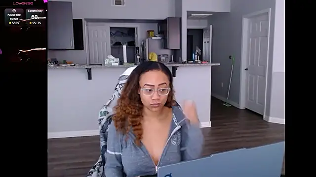 RylHoneyy online show from June 2026 07:48:01 PM