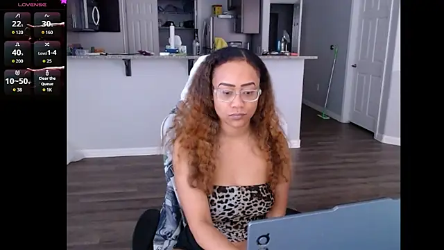 RylHoneyy online show from June 2026 06:43:01 PM