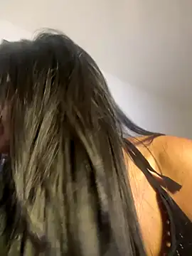 WHAAATTTTTTTTTT online show from October 2025 06:25:02 PM