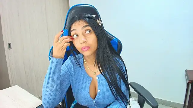 sophiax-x online show from October 2025 12:02:02 PM