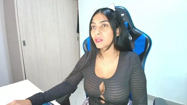 sophiax-x online show from November 2025 04:33:02 AM