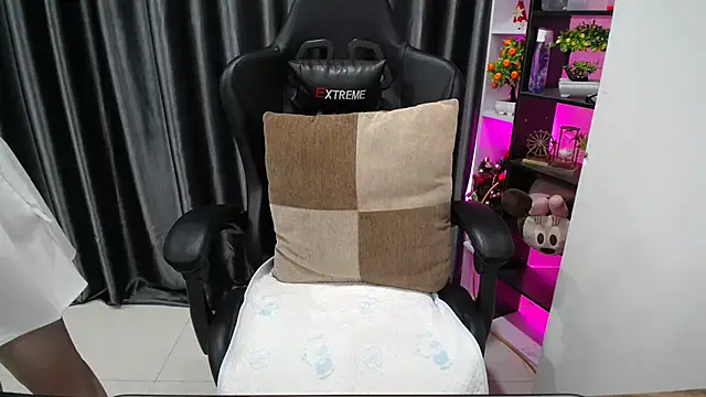 Snapshot of Yuki-yio chatting on September 2025 01:20:02 AM Yuki-yio online show from September 2025 01:20:02 AM