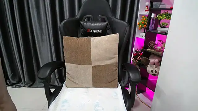 Snapshot of Yuki-yio chatting on September 2025 01:20:01 AM Yuki-yio online show from September 2025 01:20:01 AM