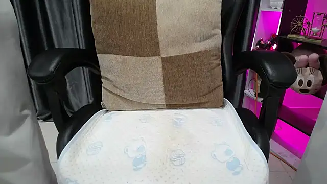 Snapshot of Yuki-yio chatting on September 2025 01:21:02 AM Yuki-yio online show from September 2025 01:21:02 AM