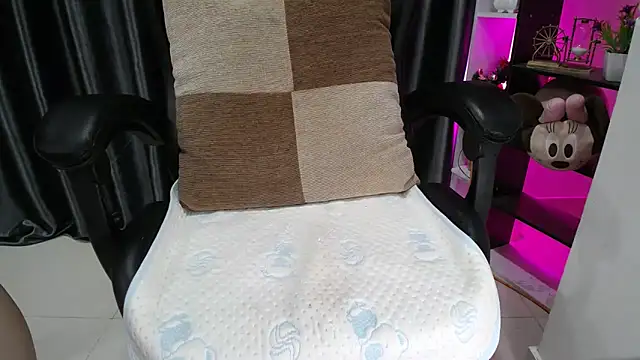 Snapshot of Yuki-yio chatting on September 2025 01:21:01 AM Yuki-yio online show from September 2025 01:21:01 AM