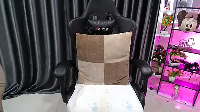 Snapshot of Yuki-yio chatting on October 2025 01:14:02 AM Yuki-yio online show from October 2025 01:14:02 AM