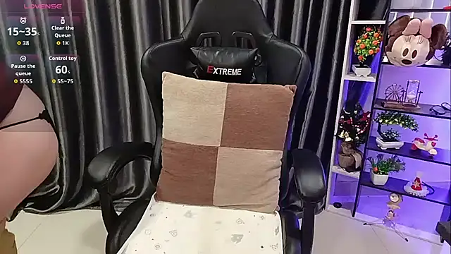 Snapshot of Yuki-yio chatting on October 2025 01:13:02 AM Yuki-yio online show from October 2025 01:13:02 AM