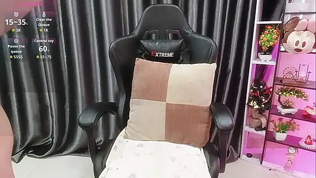 Snapshot of Yuki-yio chatting on October 2025 12:49:02 AM Yuki-yio online show from October 2025 12:49:02 AM