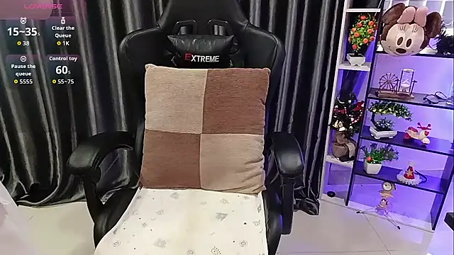 Snapshot of Yuki-yio chatting on October 2025 01:20:02 AM Yuki-yio online show from October 2025 01:20:02 AM