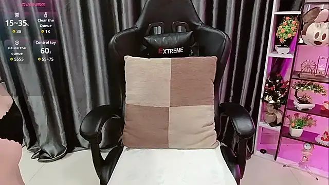 Snapshot of Yuki-yio chatting on November 2025 01:05:02 AM Yuki-yio online show from November 2025 01:05:02 AM