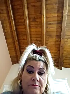 Snapshot of CRHYSTEL chatting on December 2024 02:21:01 PM CRHYSTEL online show from December 2024 02:21:01 PM