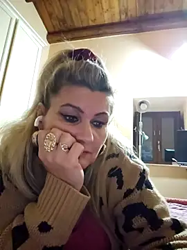 Snapshot of CRHYSTEL chatting on January 2025 05:50:01 PM CRHYSTEL online show from January 2025 05:50:01 PM