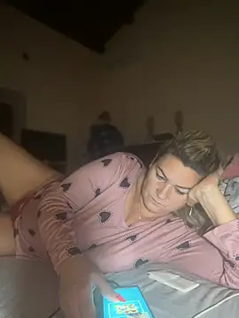 Snapshot of CRHYSTEL chatting on February 2025 11:43:02 PM CRHYSTEL online show from February 2025 11:43:02 PM