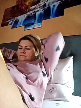 Snapshot of CRHYSTEL chatting on March 2025 07:16:01 AM CRHYSTEL online show from March 2025 07:16:01 AM