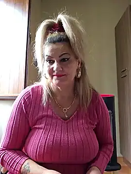 Snapshot of CRHYSTEL chatting on March 2025 12:19:02 PM CRHYSTEL online show from March 2025 12:19:02 PM